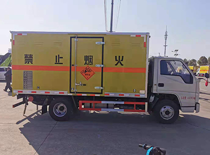 杭锦后爆破器材运输车工人安全操作规范与智能技术保障